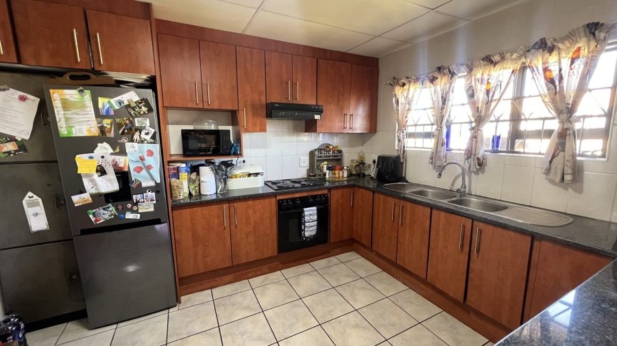 3 Bedroom Property for Sale in Langenhovenpark Free State